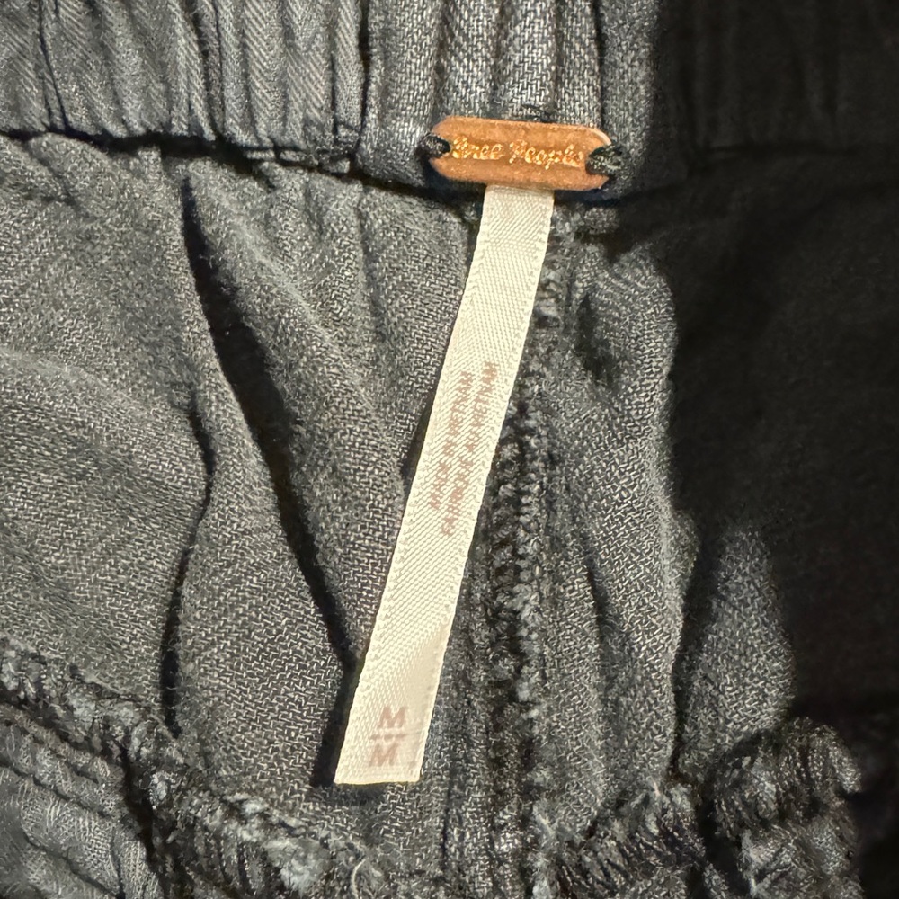 Free People Topanga Cuff Shorts paperbag BLACK NEW M pockets athletic athleisure - Picture 5 of 8